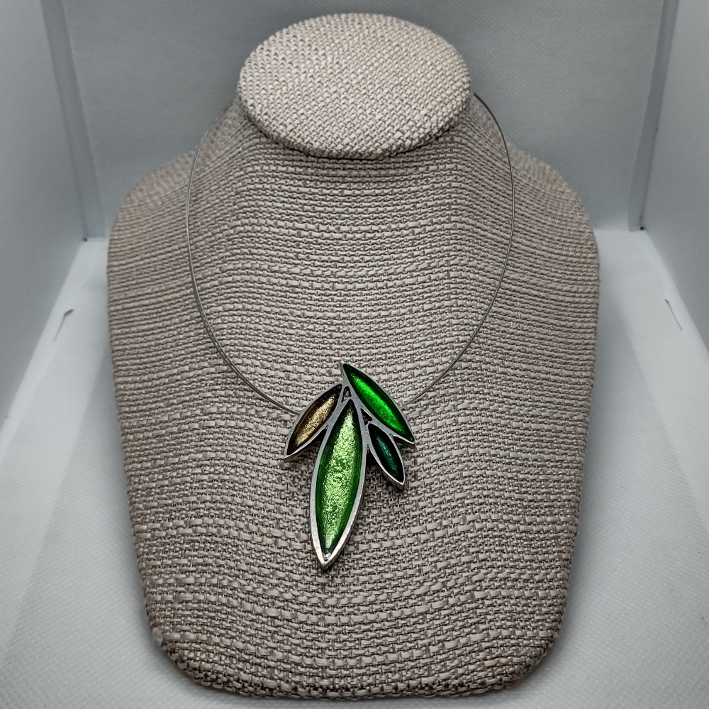 Watch‎ This Space Resin Leaf Pendant Necklace